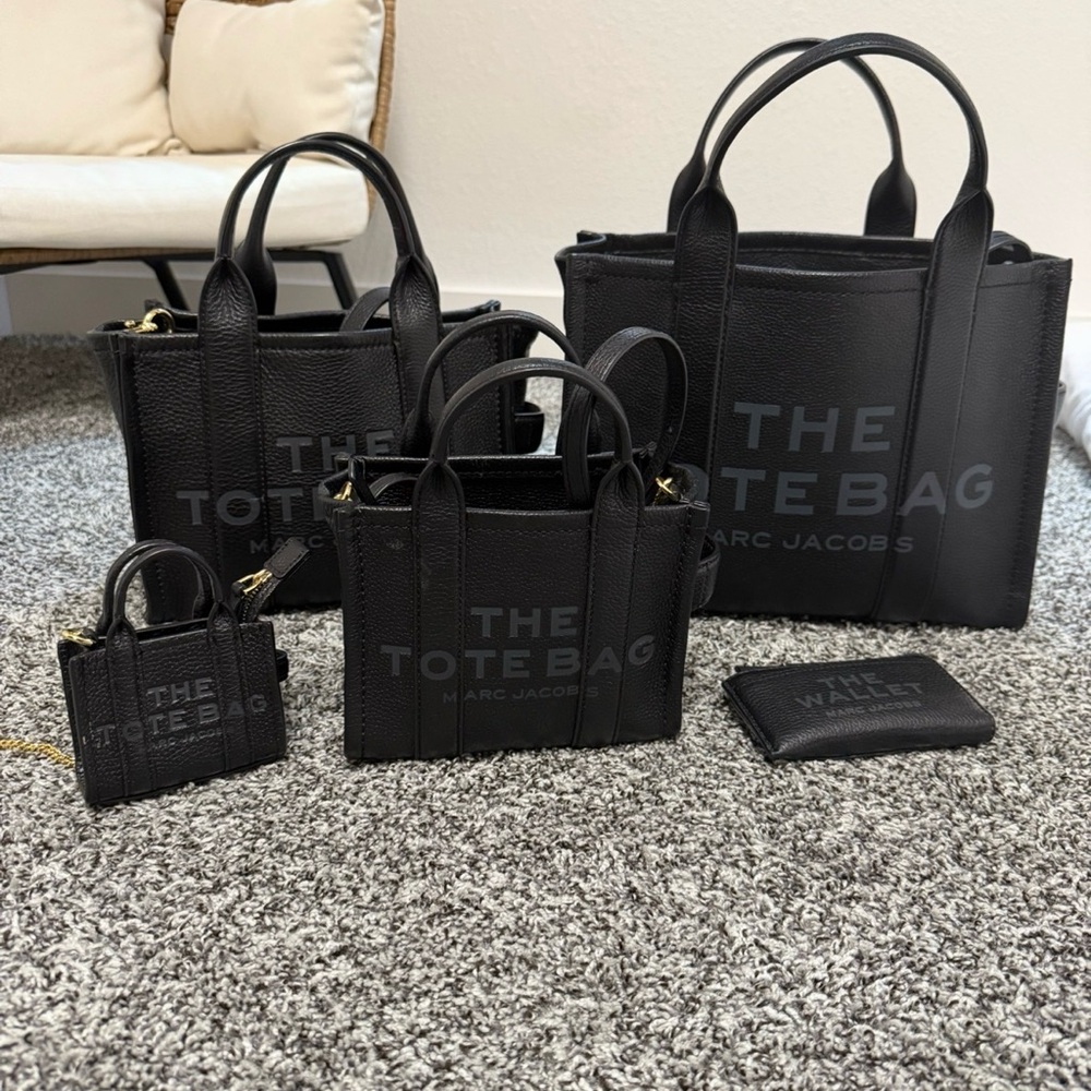 Marc Jacobs Black Tote Bag Collection